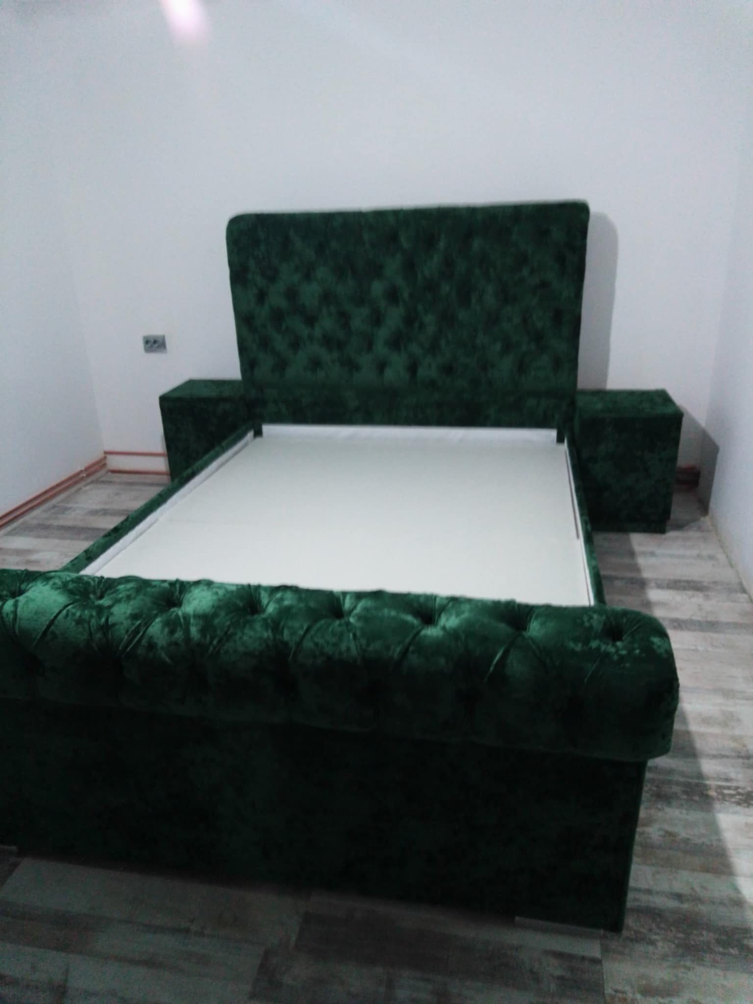 Pat tapitat cu noptiere 160/200 Cluj